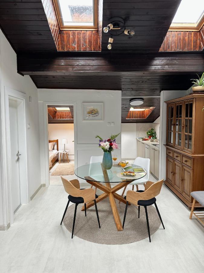 Apartment Mira's